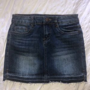 Dollhouse skirt size: 3